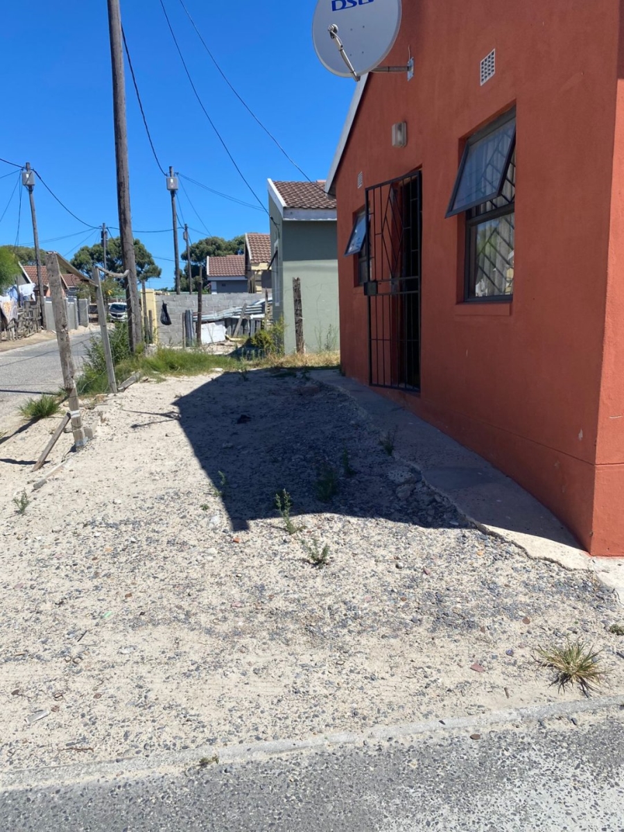 2 Bedroom Property for Sale in Mxolisi Phetani Western Cape